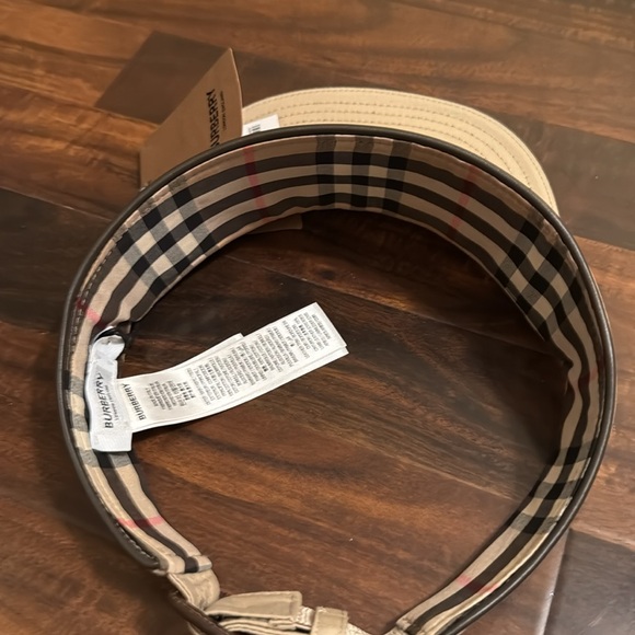 Burberry canvas visor🤩 - Picture 5 of 6